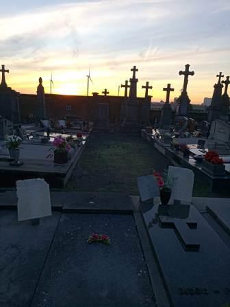 cimetière vue éoliennes